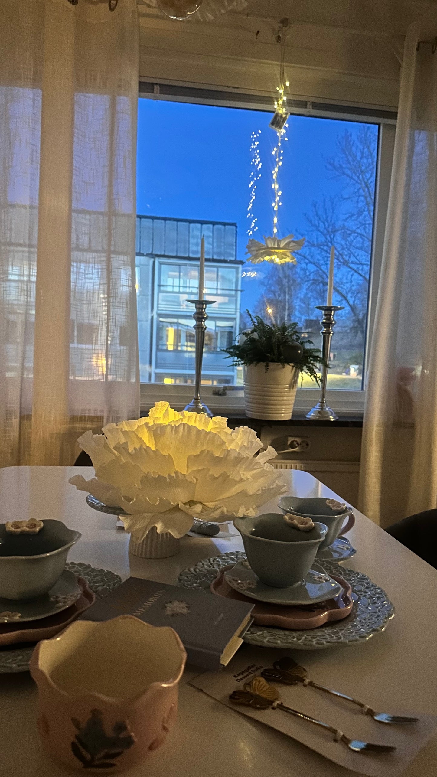White Bloom-LED Flower Lamp